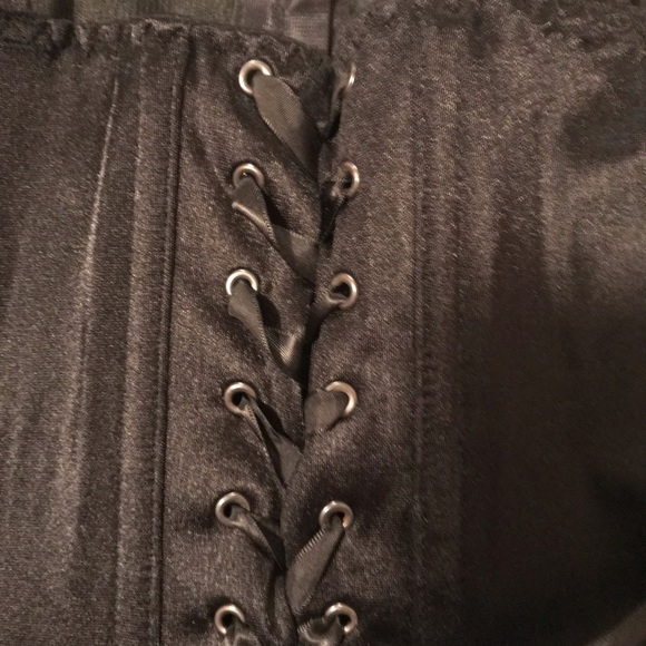 Size 42 corset - Picture 4 of 4